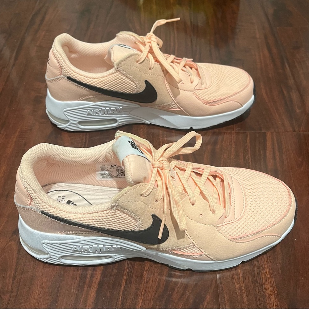 Nike Air Max Excee Peach sz 12 women (10.5 men)